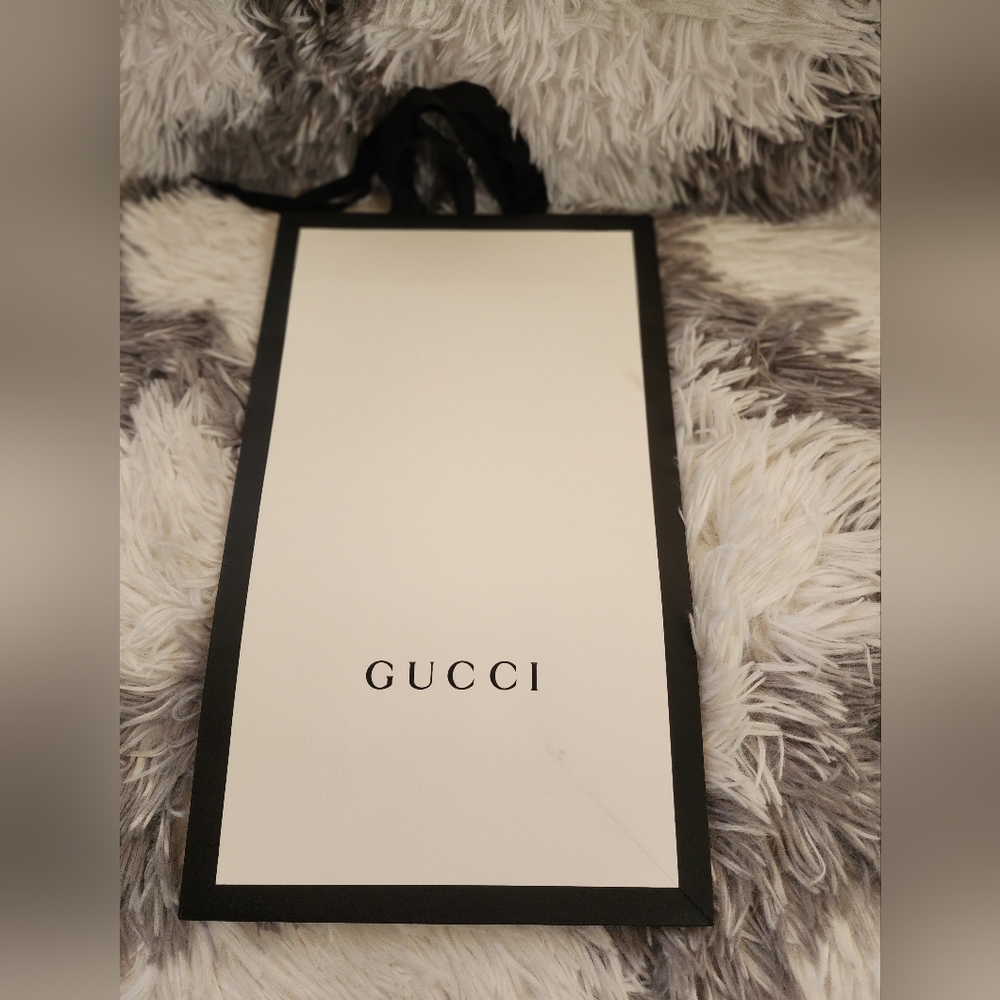 Gucci shopping bag